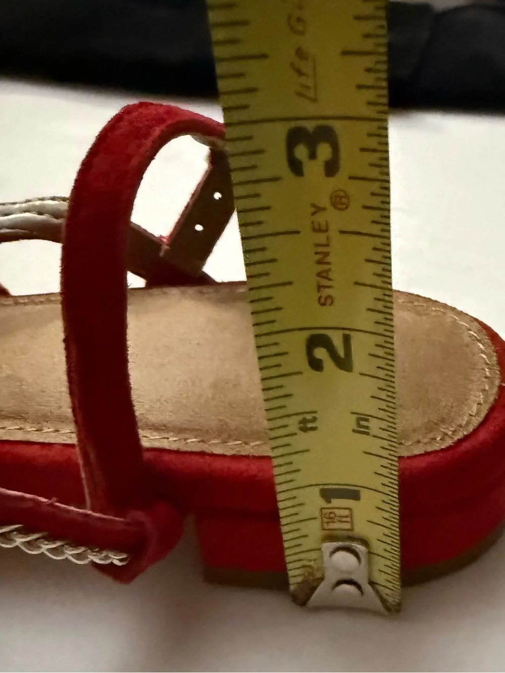 VGUC Aerosols Red Women's Super Comfy Sandals w/Gold Chain Accents Women’s 7.5